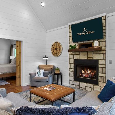 Stunning Luxury Cabin W Hot Tub And Fire Pit Holy Shiplap Is Perfect Romantic Couples Getaway Broken Bow Zewnętrze zdjęcie
