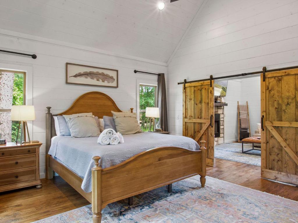 Stunning Luxury Cabin W Hot Tub And Fire Pit Holy Shiplap Is Perfect Romantic Couples Getaway Broken Bow Zewnętrze zdjęcie
