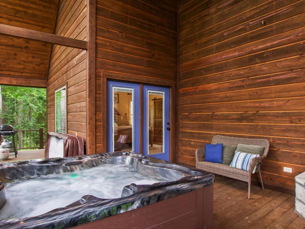 Stunning Luxury Cabin W Hot Tub And Fire Pit Holy Shiplap Is Perfect Romantic Couples Getaway Broken Bow Zewnętrze zdjęcie