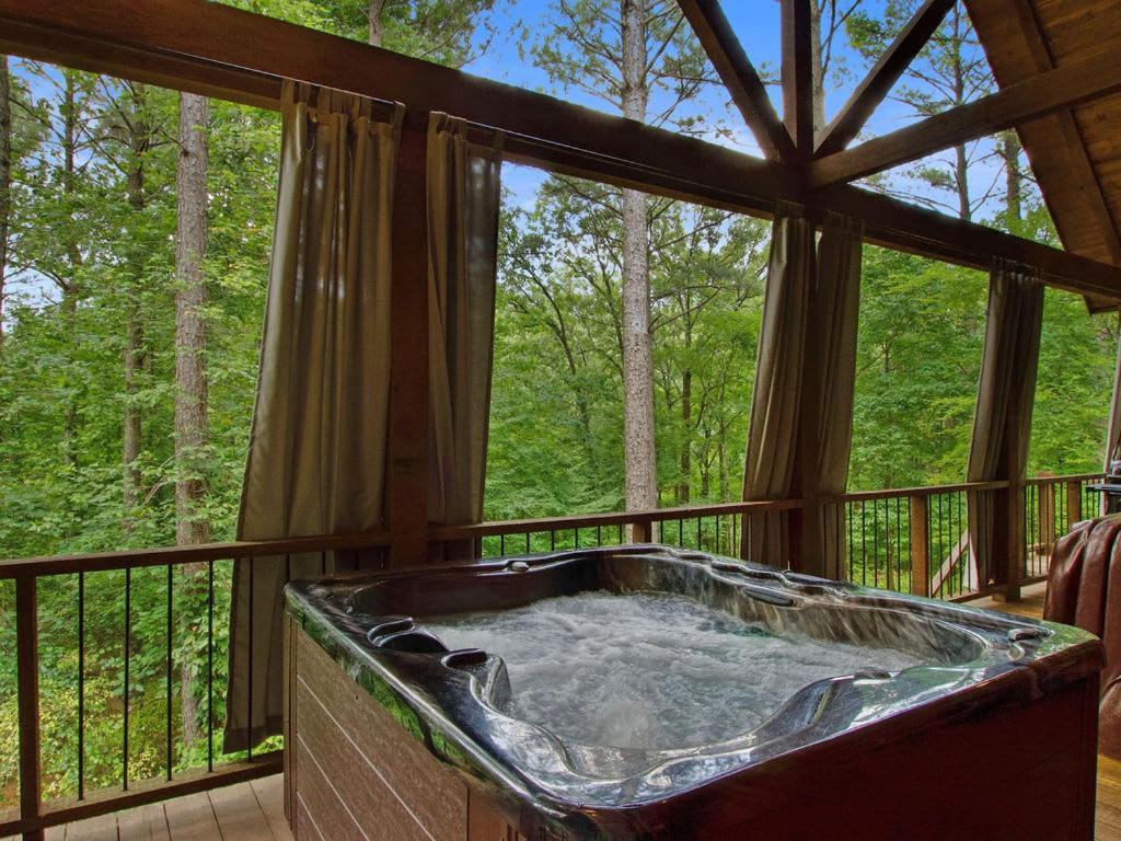 Stunning Luxury Cabin W Hot Tub And Fire Pit Holy Shiplap Is Perfect Romantic Couples Getaway Broken Bow Zewnętrze zdjęcie